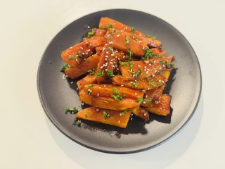 Knusprige Honig-Chili-Süßkartoffeln