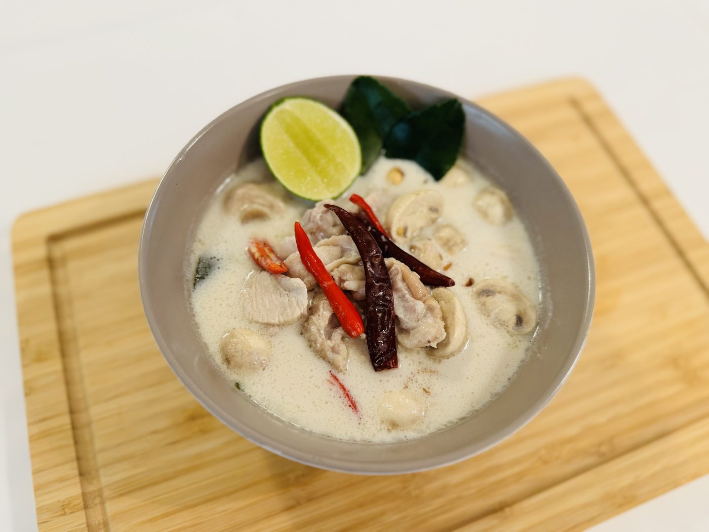 Tom Kha Gai | Thailändische Hühnersuppe mit Kokosmilch & Galgant